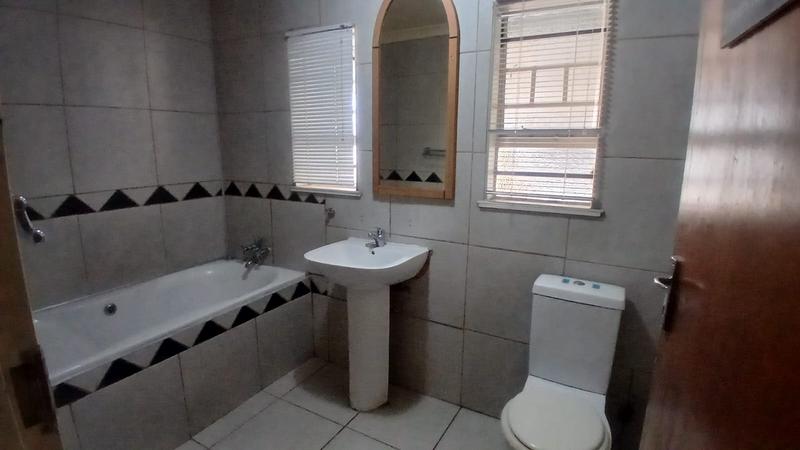 5 Bedroom Property for Sale in Uitsig Free State